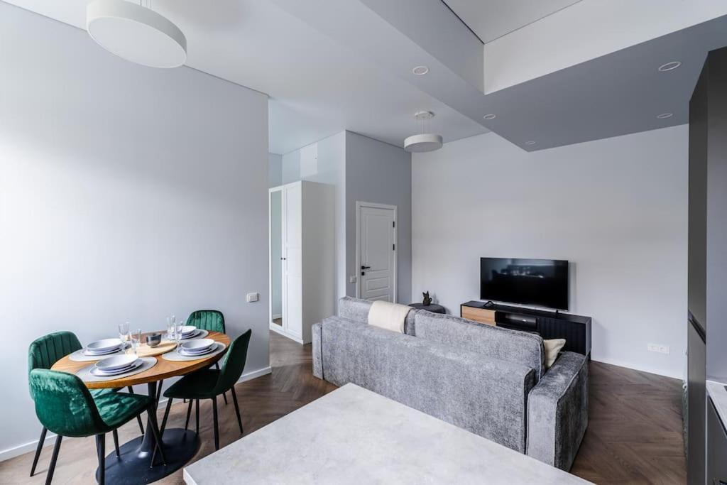 Modern Flat In Old Town Kaunas - Free Parking & Self Check-In Екстер'єр фото