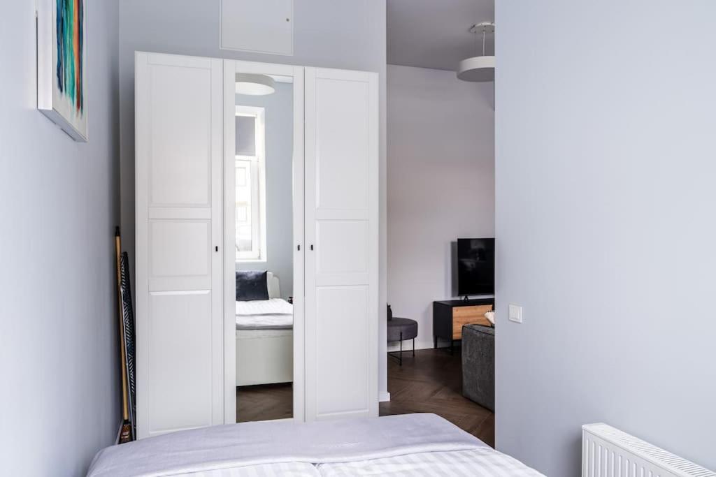 Modern Flat In Old Town Kaunas - Free Parking & Self Check-In Екстер'єр фото