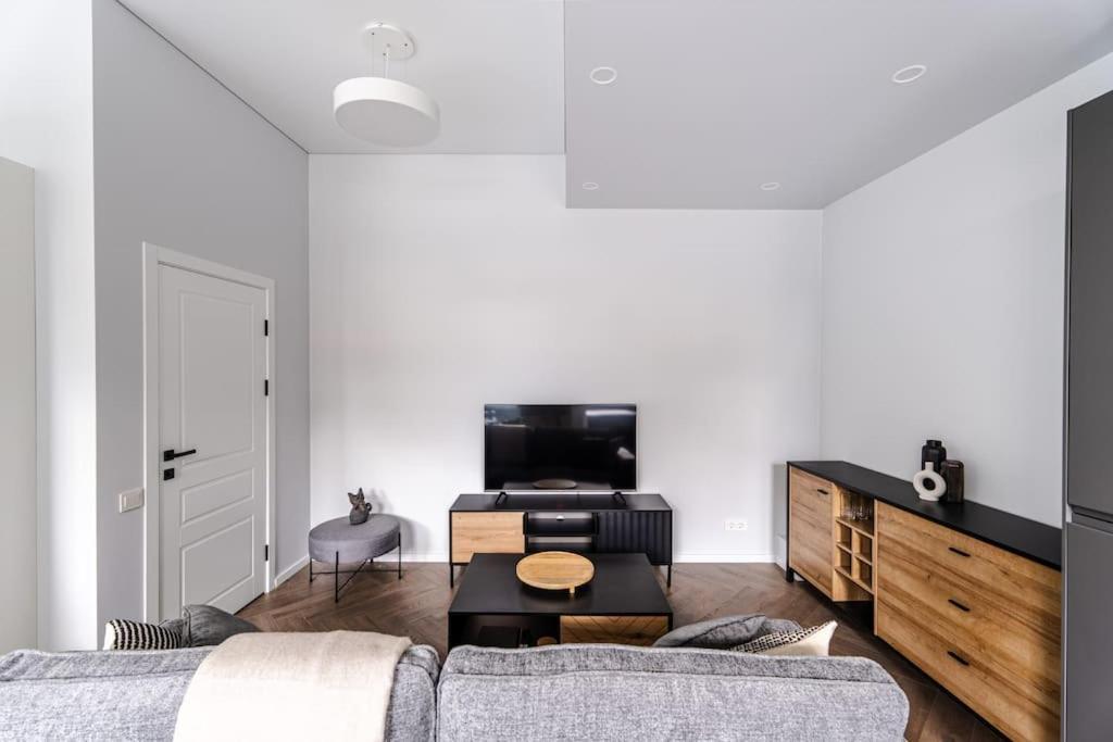 Modern Flat In Old Town Kaunas - Free Parking & Self Check-In Екстер'єр фото